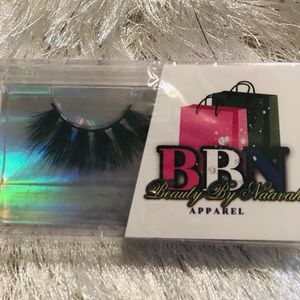 Mink lashes Yasmin (on a pedestal)